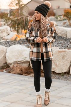 Large Plaid Shirt Outfit, Cozy Tights Outfit, Clothes For Size 10-12 Women, Lumberjack Women Outfits, Winter Plaid Shirt Outfit, Cold Weather Outfits Petite, Uk Fashion Women Casual, Cute Fall Inspo Outfits, Fall Inspo Outfits Casual