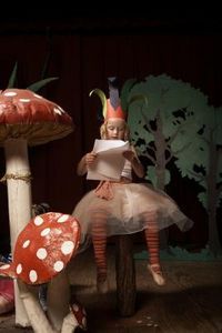 How to Make a Giant Fake Mushroom Out of Paper Mache ~ Mushroom Paper, Giant Mushroom, Alice In Wonderland Party, Mad Hatter Tea, Fairy Parties, Woodland Party, Wonderland Party, Paper Clay