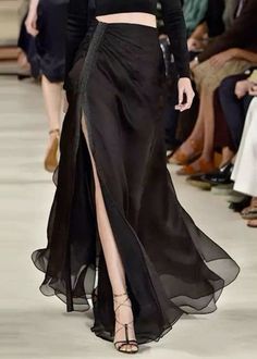 Black Chiffon Skirt, Chiffon Midi Skirt, Robes Glamour, Split Design, Black Chiffon, Chiffon Skirt, 가을 패션, Fashion 2020, Fashion Mode