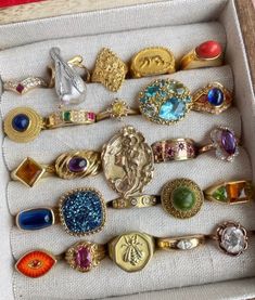 Mia Vesper Jewelry, Gold Boho Jewelry, Victoria Paris Jewelry, 2023 Accessories Trends, Ring Tour, Spain Jewelry, Maximalist Accessories