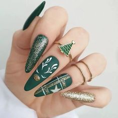 Christmas Nails Glitter, Nail Noel, December Nails, Trendy Nail Art Designs, Nails Christmas, Nails Polish