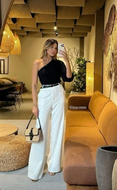 Formal Attire Women Parties, Wide Leg Outfits, Formal Attire Women, Bored Drawing, Wide Leg Jeans Outfits, Patch Pocket Jeans, Chic Travel Outfit, Women Street Style, Wide Leg Outfit