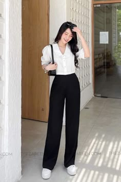 Korean Casual Office Outfit, Outfit Ideas With Trouser Pants, Trousers Outfit Korean Style, Date Night Outfit Rectangle Body Shape, Cute Korean Work Outfits, Trench Cote Outfit, School Outfits For College Classy, College Chic Outfits, Campus Outfits College