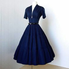 Áo Blu, Bombshell Dress, Formal Occasion Dress, Estilo Hippie, 40s Fashion, Skirt Maxi, Wallpaper Vintage, 1940s Dresses, Vestidos Vintage