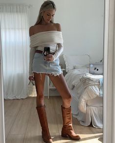 Frye Boots Outfit, Janae Roberts, Summer Fits Aesthetic, Italian Summer Outfits, Bar Outfit, European Summer Outfits, Fits Aesthetic, Nashville Outfits, Cute Fall Outfits