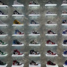 Sneakerhead Room, Store Shelves Design, Clothing Store Displays, Shoe Wall, Shoe Shelf, Nike Shoes Jordans, Boutique Decor