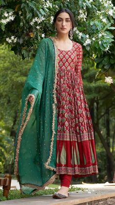 Bandhani Dupatta, Printed Anarkali, Anarkali Dress Pattern, Latest Dress Design, Indian Designer Suits, Simple Kurta Designs, Simple Kurti Designs, Beautiful Pakistani Dresses, Salwar Kamiz