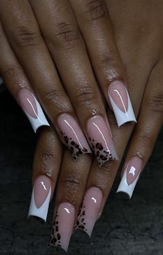 Marine Serre Nails, Moon Cut Nails, Short White Nails Design Ideas, Simple Nails With Glitter, French Tip Nails Marble, White French Nails With Designs, Nails With White Outline, Punta Cana Nails, White And Red Nails Ideas