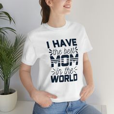 a woman wearing a t - shirt that says i have the best mom in the world