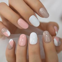 These are the BEST trendy neutral oval nails designs summer, including short white and pink nails, classy oval nails ideas, neutral oval nail shape ideas, oval nails summer, short oval nails acrylic, fun oval nail art, cute pink and beige oval nails spring, cute short oval nails ideas, short neutral ombre nails, oval nails aesthetic, short oval acrylic nails and oval nail art designs classy! If you haven’t jumped on this nail trend yet, you have to before it’s too late! Short Squoval, Nail Short, Nails Glossy, Nagellack Trends, Leopard Nails, Rainbow Nails, Oval Nails, Stick On Nails, Nail Art Hacks