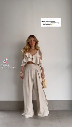 White Two Piece Set Summer Outfits, Islands Outfits, Victoria Beckham Dress, Looks Party, Neutral Outfit, Dress Shirts For Women, Simple Outfits