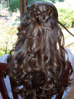 How to decide on the perfect hairstle for your wedding. Short hairstyles, long hair styles, up-downs, updo's, there are plenty of styles to help you look your best on your special day. Voluminous Hairstyles, Sweet 16 Hairstyles, Ballroom Hair, Matric Dance, Prom Ideas, Hair Colours, Pretty Hair