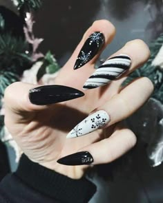 Dark Stiletto Nails, Goth Christmas Nails, Gothic Christmas Nails, Taupe Nails Designs, Taupe Nails, Christmas Winter Nails, Horror Nails, Famous Nails, Short Nails Gel