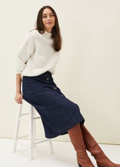 Denim Skirt With Boots, Plain Skirt, Button Up Skirts, White Jumper, Long Denim Skirt, Denim Skirt Outfits, Denim Pencil Skirt, Skirts With Boots, Midi Skirt Pencil