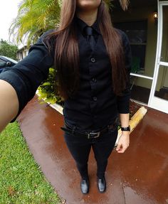 Style blog exclusively for tomboys. HARD TO SEE BUT LOOKS GOOD Outfit Tomboy, Tomboy Outfit, Tomboy Femme, Tomboy Look, Androgynous Outfits, Lesbian Fashion, Look Office, Shirt And Tie