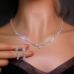 Prom Jelewery, Silver Hoco Jewelry, Prom Accessories Jewelry, Plain Prom Dresses, Hoco Jewelry, Hoco Court, Fall Wedding Jewelry, Hoco Ideas, Grad Ideas