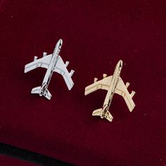 Metal Airplane, Lapel Pins Suit, Small Airplanes, Mens Fashion Business Casual, Vintage Airplane, Lapel Pins Mens, Brooch Men, Bag Pins, Brooch Diy