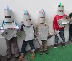 fabriquer un deguisement de chevalier école maternelle Castles Topic, Costume Chevalier, Knight Birthday Party, Castle Crafts, Castle Project, Cardboard Castle, Knight Party, Medieval Party, Paper Hats