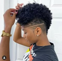 Natural Haircuts, Short Natural Haircuts, Shaved Side Hairstyles, Shaved Hair Designs, Hair 2022, Natural Hair Cuts