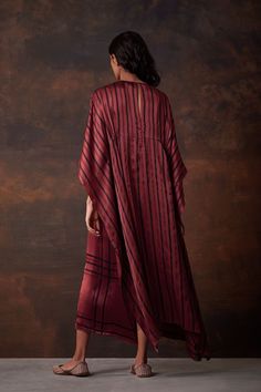 Good Earth Clothing, Plain Suits, Satin Kaftan, Earth Clothes, Indian Women Fashion, Kameez Designs, Kaftan Designs, Good Earth, Kurta Designs Women