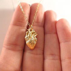 Anatomical Heart Necklace, Anatomical Heart, Gold Heart Necklace, Delicate Jewelry, Girly Jewelry, Diy Schmuck, Pretty Jewellery, Diy Necklace, Cute Jewelry