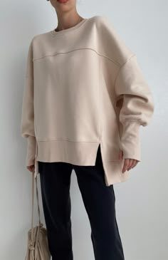 Beige Style Fashion, Sweater Rajut, Hijabista Fashion, Patchwork Clothes, Sports Wear Women, Modesty Fashion, Beige Style, Sweatshirt Outfit, Designs For Dresses