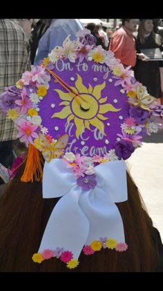 there is a purple and white decoration on the back of a horse's head