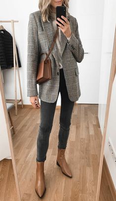 Blazer Outfit, Mode Casual, Casual Work Outfits, Black Trousers, Look Vintage, Business Casual Outfits, Work Attire