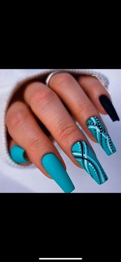 Turquoise And Purple Nails Design, Scroll Nail Art, Teal Black And White Nails, South Carolina Nails, 90s Nail Designs Art Ideas, Black Teal Nails, Teal Fall Nail Designs, End Of Summer Gel Nails, Country Nails Ideas