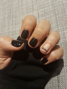 Black And White Nail, Nail 2023, Short Gel Nails, Minimal Nails, Design 2023, Cute Gel Nails, Glitter Acrylic, Shellac Nails, Black Nail