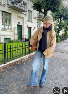 England Aesthetic Outfit Winter, Classy Stockholm Style, Scandi Fashion Winter, London Vibes Outfit, England Outfits Fall, Fall New England Outfits, Cold Europe Outfits, Placement Outfits, Sixthform Outfits