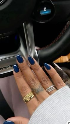 Gel Navy Blue Nails, Oval Nail Inspo Winter, Long Nails Vs Short Nails, Acrylic Nail Navy Blue, Navy Short Almond Nails, Megan Moroney Blue Nails, Short Nails Ideas Navy Blue, Round Navy Blue Nails, Winter Blue Nails Gel