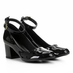 Black School Shoes, Fantastic Shoes, Prom Shoes, School Shoes, Pretty Shoes, Valentino Studs, Look Cool