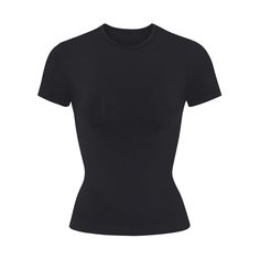 SOFT SMOOTHING SEAMLESS T-SHIRT | ONYX Modern Family, Dream Clothes, Black Top, Jersey T Shirt, Shirt Sleeves, Workout Shirts, Black Shirt, Onyx, Colorful Shirts