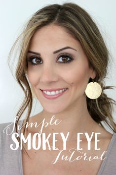 Simple Smokey Eye Tutorial with Urban Decay Naked Smoky Simple Smokey Eye Tutorial, Simple Smokey Eye, Smoky Eye Easy, Smokey Eye Easy, Lauren Mcbride, Eye Makeup Palette, Makeup Hacks Tutorials