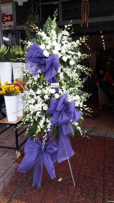 a bunch of flowers that are sitting on a stand