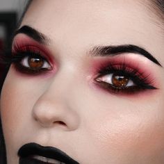 Alice Lockhart, Sith Makeup, Fall Makeup Ideas, Sith Cosplay, Star Wars Makeup, Vampire Makeup Halloween, Devil Makeup, Halloweenský Makeup, Dark Makeup Looks