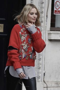 Alexander Mcqueen Street Style, Alexander Mcqueen Outfit, Alexander Mcqueen Sweater, 2018 Hair, Looks Chic, Look Vintage, Mode Inspiration, Fall Winter Outfits, Outfits Casuales