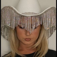 Crystal Cowboy Hat Designed And Handmade By Heather Kelly. 4inch Iridescent Rhinestone Fringe Around The Brim Of The Cowboy Hat And An Iridescent Rhinestone Band. Fringe Cut In Front The La Cowgirl Signature Way To Show Off That Glitter Eye Shadow Size S/M Fits 18-22inch Head Perfect For Bachelorette Parties, Birthday Parties, Festivals, And For All Glitzy Glam Occasions! Sombrero Cowgirl, Bachelorette Party Country, Fringe Cowboy Hat, Men Festival Outfit, Mode Country, Glitzy Glam, Space Cowgirl, Rhinestone Fringe, Chapeau Cowboy