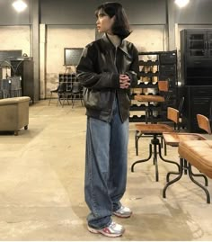 Street Style Downtown, Hoyeon Street Style, Hoyeon Style, Brown Toned Outfits, Downtown Street Style, Korean Women Street Fashion, Acubi Fashion Aesthetic Winter, Businesscore Women, Acubi Fashion Jeans