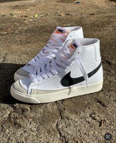 Trendy Shoes Sneakers, Pretty Shoes Sneakers, All Nike Shoes, Nike Blazer Mid 77, Nike Blazer Mid, Converse Style