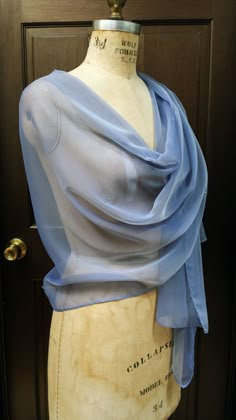 Elegant Sheer Silk Scarves, Ways To Wear A Shawl, Sahara Desert Outfit, Dragon Priestess, Sirens Aesthetic, Hermione Dress, Mrs Coulter, Celestial Fashion, Desert Outfit