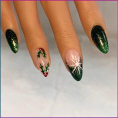 Mum Nails, Mistletoe Nails, Nails Shimmer, Shimmer Nails, Classy Nail Art Ideas, Room Activities, Festive Nails, Festive Nail Art, Nail Shimmer