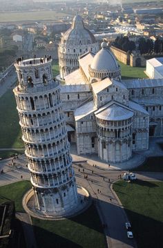 Magic Places, Pisa Italy, Tower Of Pisa, Places In Italy, Voyage Europe, Beautiful Places To Visit, Leaning Tower, Places Around The World, Albania