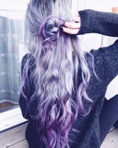 No explanation for u. Purple And Grey Hair, Purple And White Hair, Purple Hair Color Highlights, Blond Hairstyles, Rambut Brunette, Hair Color Unique, Balayage Blonde, Silver Hair Color, Highlights And Lowlights