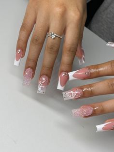 Christmas French Acrylic Nails, Nails For Christmas White, Christmas Tapered Square Nails, Medium Nails Acrylic Christmas, Winter Square Nail Designs, Shorties Nails Square Winter, Winter Nails Inspo Short, Christmas Themed Acrylic Nails, Christmas Nails For Black Women