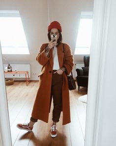 78b9cab19959e4af8ff46156ee460c74 Orange Coat, Hipster Outfits, Grunge Look, Baggy Pants, Pinterest Fashion, Winter Mode, 가을 패션, Mode Vintage, Looks Style