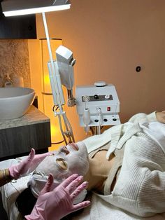 Getting A Facial Aesthetic, Aesthetician School Aesthetic, Beauty Business Aesthetic, Beauty School Aesthetic, Esthetician Essentials, Dermatologist Aesthetic, Aesthetician Aesthetic, Esthetician Aesthetic, Beauty School Cosmetology