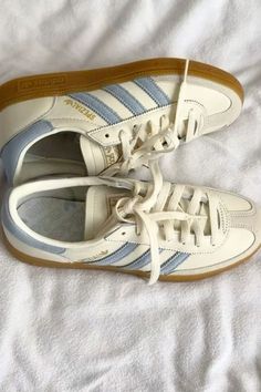 Trendy Shoes Sneakers, Dr Shoes, Preppy Shoes, Pretty Shoes Sneakers, Shoe Wishlist, Adidas Spezial, Cute Nike Shoes, Girly Shoes, Cute Nikes