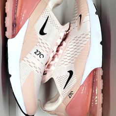 Nike Air Max 270 9.5 Women Nib Nike Air Max 270 Women, Womens Nike Air Max 270, Pretty Sneakers, White Casual Shoes, Nike Sb Zoom, Preppy Shoes, All Nike Shoes, Womens Air Jordans, Cute Nike Shoes